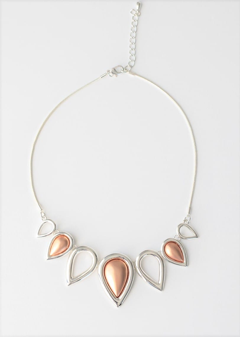 Thea Rose Necklace Stilen